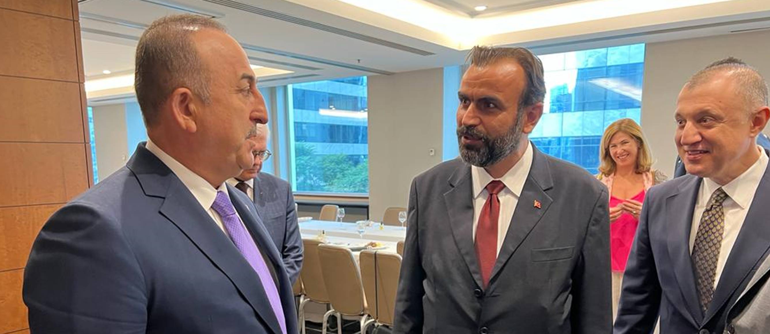 DIŞİŞLERİ BAKANI MEVLÜT ÇAVUŞOĞLU, MÜSİAD BREZİLYA BAŞKANI UMUT EKER İLE BİR ARAYA GELDİ
