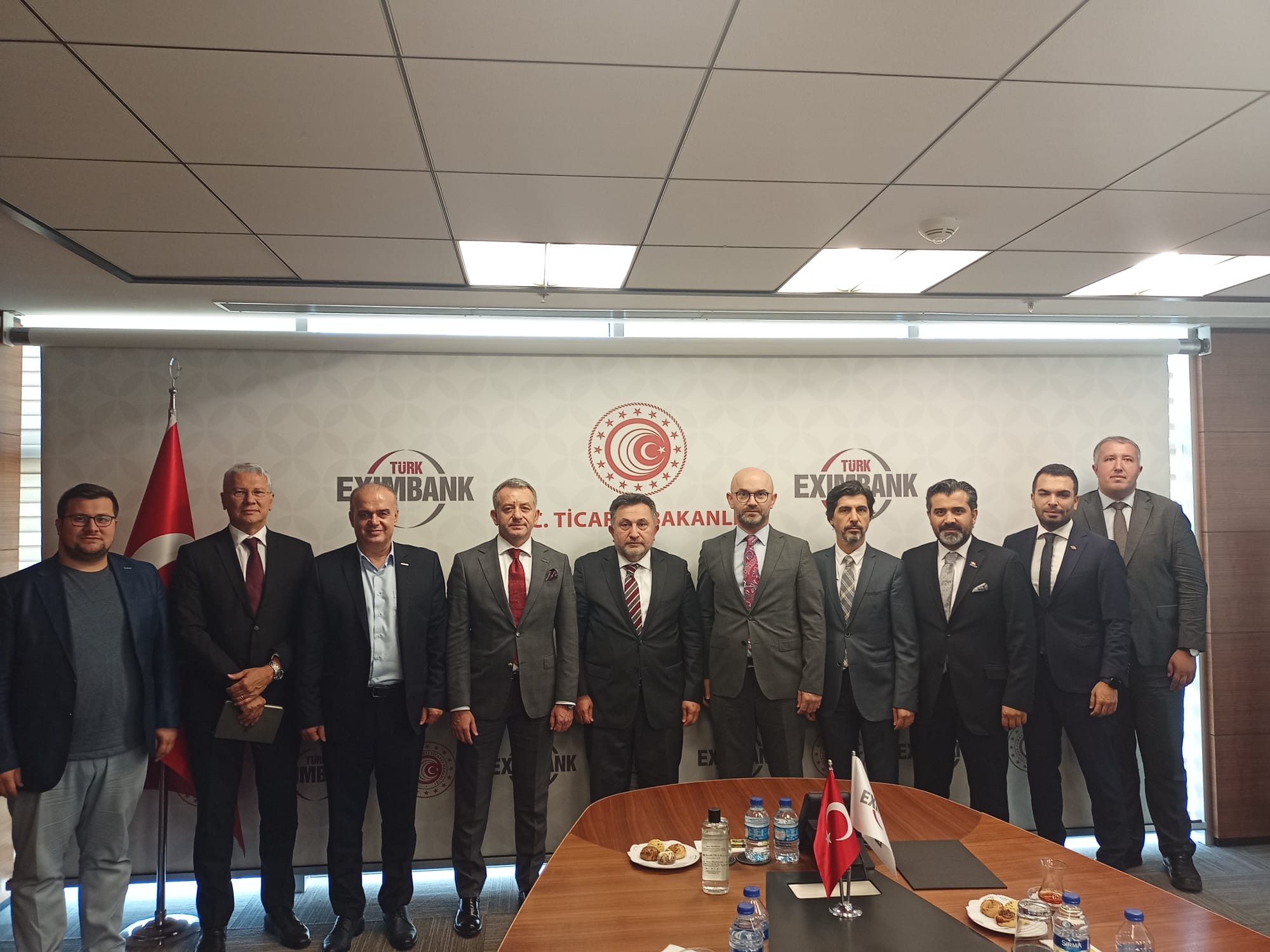 MÜSİAD DIŞ İLİŞKİLER KOMİSYONLARI EXIMBANK'I ZİYARET ETTİ