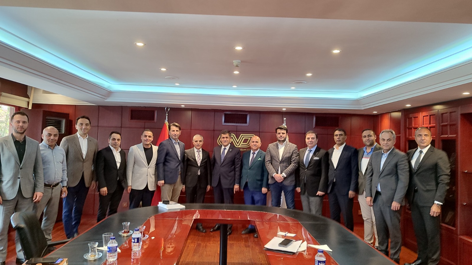 LOJİSTİK SEKTÖR KURULU ULUSLARARASI NAKLİYECİLER DERNEĞİ'NE ZİYARET GERÇEKLEŞTİRDİ